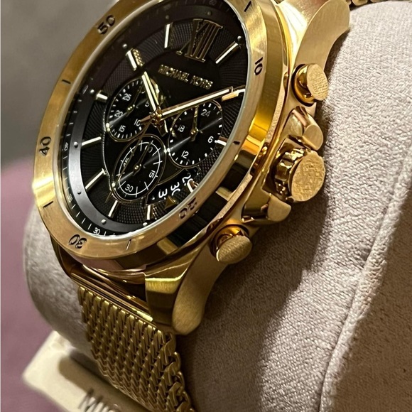 Kors Men’s Oversized Brecken Gold-Tone Mesh Watch
Case Size: 45mm - Picture 7 of 10